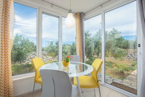 House | Dining