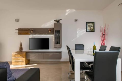 House | Living room | Smart TV