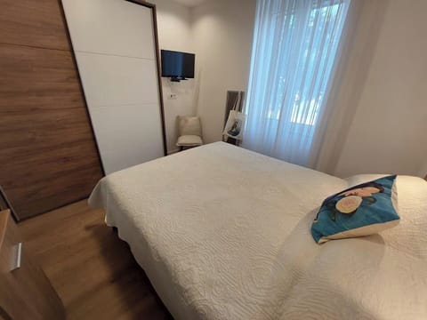 Apartment (A1) | In-room safe, iron/ironing board, free WiFi