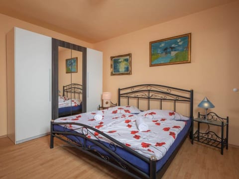 House | Iron/ironing board, free WiFi