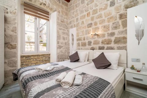 Apartment (A1) | In-room safe, iron/ironing board, WiFi (free)