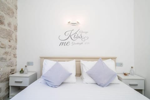 Apartment (A1) | In-room safe, iron/ironing board, WiFi (free)