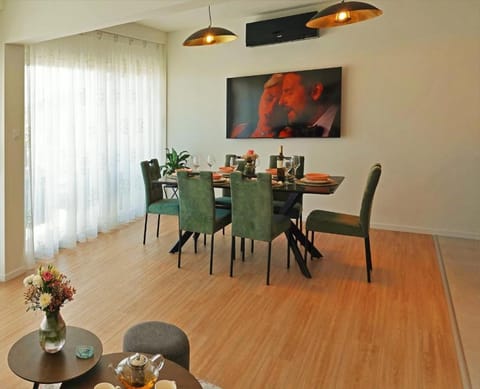 Apartment (A1) | Living room | Smart TV