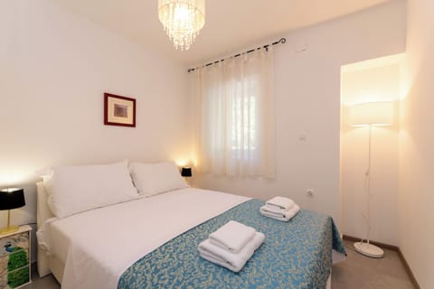 House | In-room safe, iron/ironing board, free WiFi