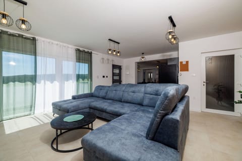 Villa | Living room | Smart TV, streaming services