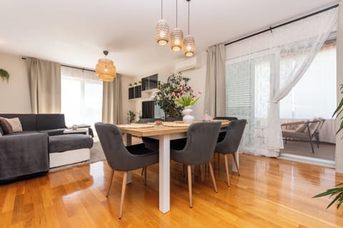 Villa | Living room | Smart TV
