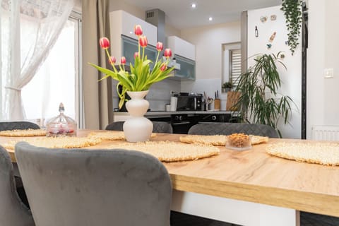 Villa | Dining