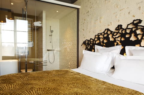 Double or Twin Room (Signature) | Premium bedding, minibar, in-room safe, blackout drapes