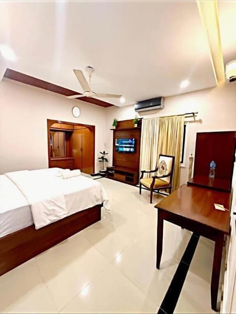 In-room safe, desk, laptop workspace, soundproofing