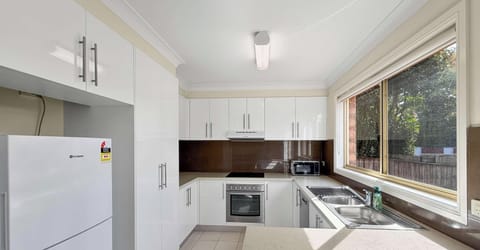 House | 4 bedrooms, Internet