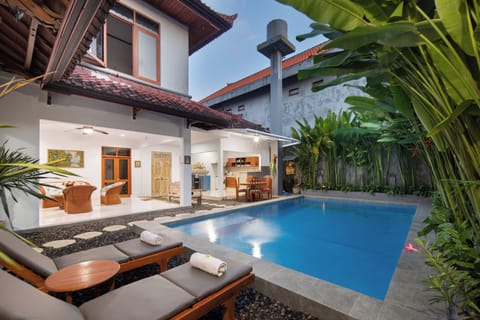 Outdoor pool, sun loungers