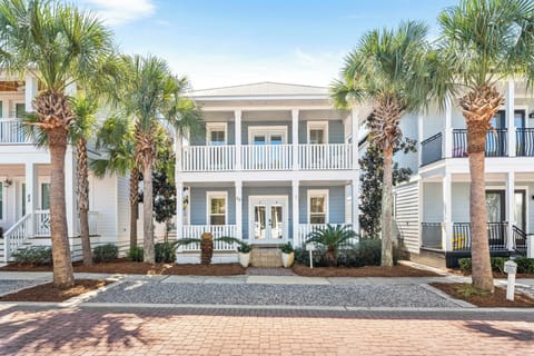 We can’t wait to host you and your family and friends at Capri Palms!