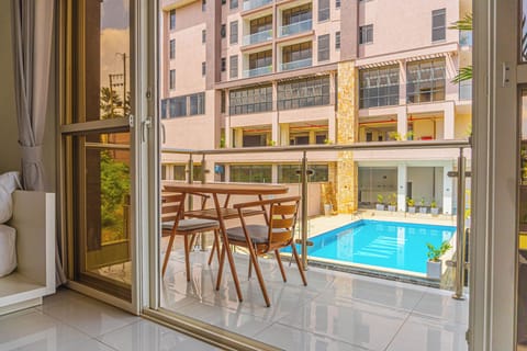 Studio, Balcony, Pool View | Interior