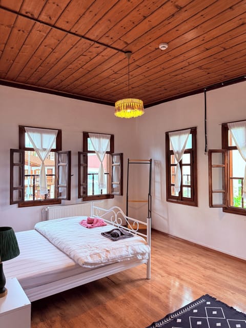 Classic Room, Non Smoking | Down comforters, individually decorated, free WiFi