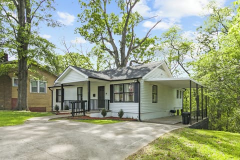 Welcome to Druid Hills Retreat—your comfortable home base in Birmingham, with easy access to the city and a space designed to help you settle in right away.
