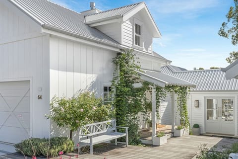 A private retreat at Farmhouse Hunter Valley. Separate entrance, king bedroom, twin rainfall shower ensuite, kitchenette, workspace and gas log fireplace with sitting area. With access to The Vintage resort leisure centre - pool, spa and tennis courts.