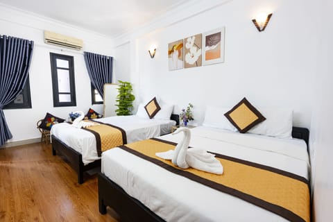 Family Quadruple Room | Minibar, in-room safe, desk, free WiFi