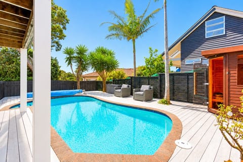 Private pool on sunny deck with Sauna - pool heated Nov - April