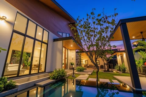 Ruby Luxury Villa, 4 Bed Private Pool Paradise (10966)