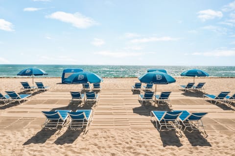 Beach nearby, white sand, beach towels