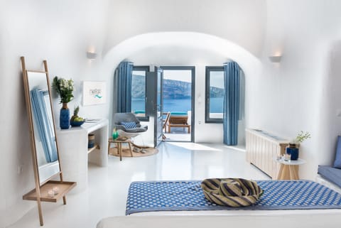 Honeymoon Suite with outdoor heated plunge pool with jets | In-room safe, individually decorated, blackout drapes, soundproofing