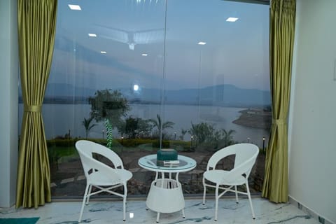 Deluxe Room, Lake View | Interior
