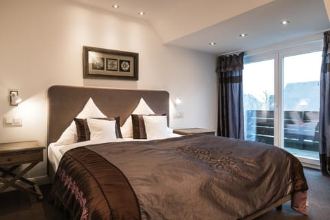 Comfort Double Room, Balcony | In-room safe, iron/ironing board, cribs/infant beds, rollaway beds