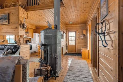 Cabin, 4 Bedrooms, Non Smoking, Mountain View | Interior