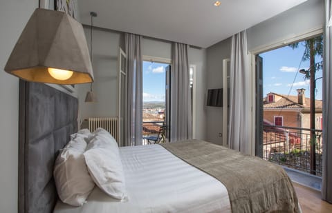 Deluxe Double or Twin Room, Balcony, Sea View | In-room safe, individually decorated, desk, laptop workspace