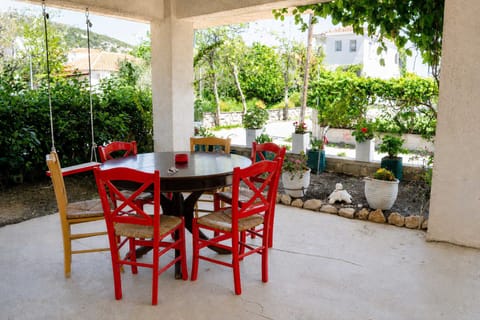 Enjoy slow mornings and relaxed evenings on this charming shaded patio surrounded by greenery. 
