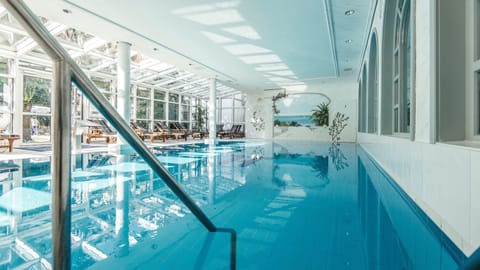 Indoor pool, sun loungers