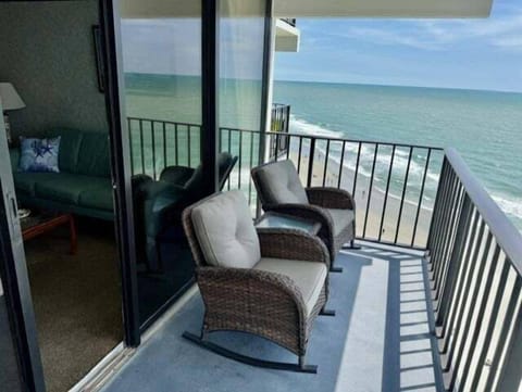 Condo, 1 Bedroom | Property grounds