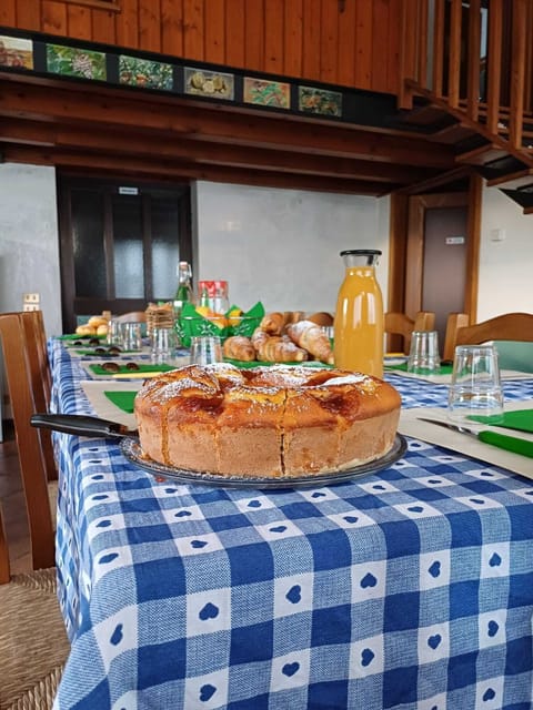 Twin Room, Garden View | Dining
