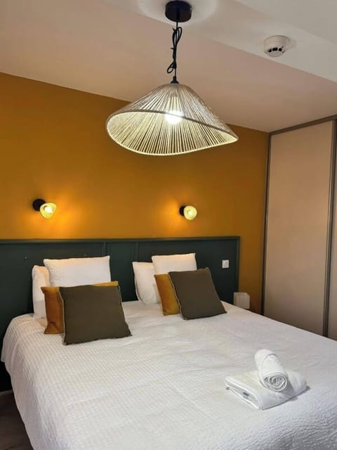 Comfort Double or Twin Room | Blackout drapes, iron/ironing board (on request), WiFi (free)