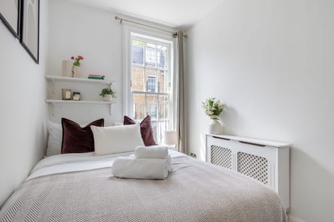 City Apartment, 2 Bedrooms, Non Smoking | Iron/ironing board, cribs/infant beds, travel crib, free WiFi