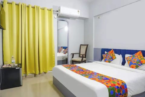 Egyptian cotton sheets, premium bedding, in-room safe, desk