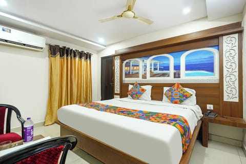 Egyptian cotton sheets, premium bedding, in-room safe, desk