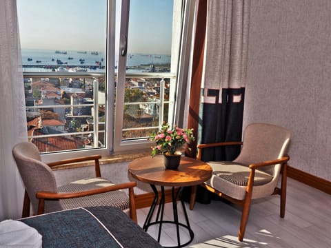Superior Double or Twin Room | Minibar, in-room safe, individually decorated, individually furnished