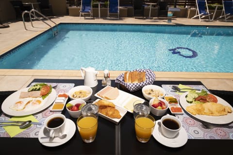 Daily full breakfast (EUR 9 per person)