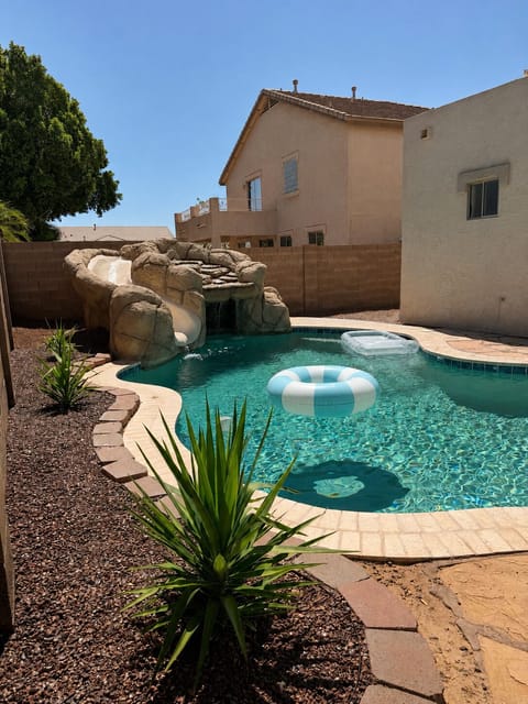 Private pool with heating and cooling