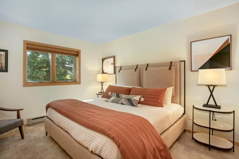 Condo, 1 King Bed with Sofa bed (Snow Fox 201, 2BD Modern Vail Condo) | 2 bedrooms