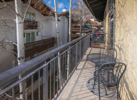 Condo, Multiple Beds (Wall Street 305, 1BD + Loft Condo in ) | Outdoor dining