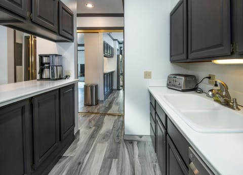 Condo, 2 Queen Beds (Breakaway West 222, 2BD Vail condo ) | Private kitchen
