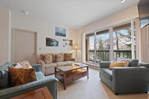 Condo, 1 King Bed (Borders Lodge U304 1BD Beaver Creek S) | Living area