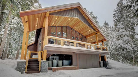 Welcome to Hood Mountain Lodge, an upscale mountain chalet in Mt. Hood National Forest. Surrounded by the beautiful evergreens of the Pacific Northwest, this chalet is walking distance to Government Camp shops and restaurants.