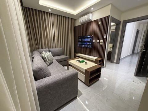 Apartment, 1 Bedroom, Accessible, Smoking | Living room
