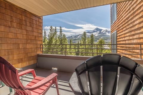 Covered balcony with amazing views | Exterior