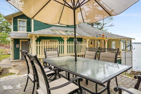 The patio, looking back at Pinecroft