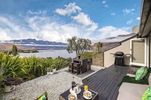 Outdoor Lounge: Savor stunning lake views while enjoying breakfast on the spacious deck!