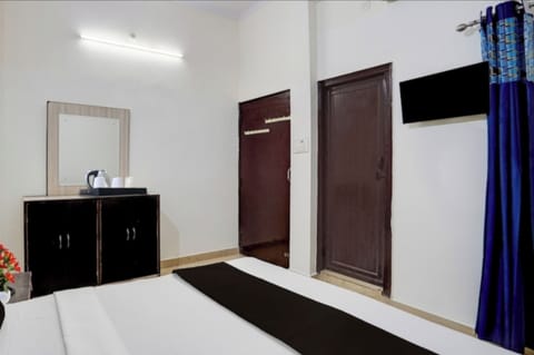 Deluxe Room | Rollaway beds, free WiFi, bed sheets